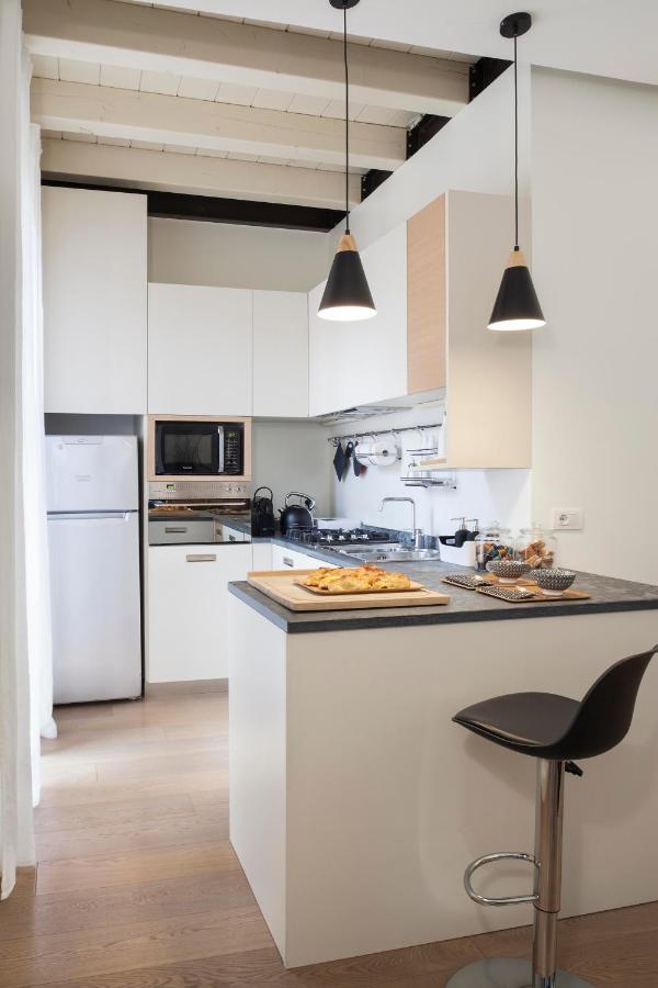 Lily Pads -Elegant Apartment- In The City Center Mailand Exterior foto