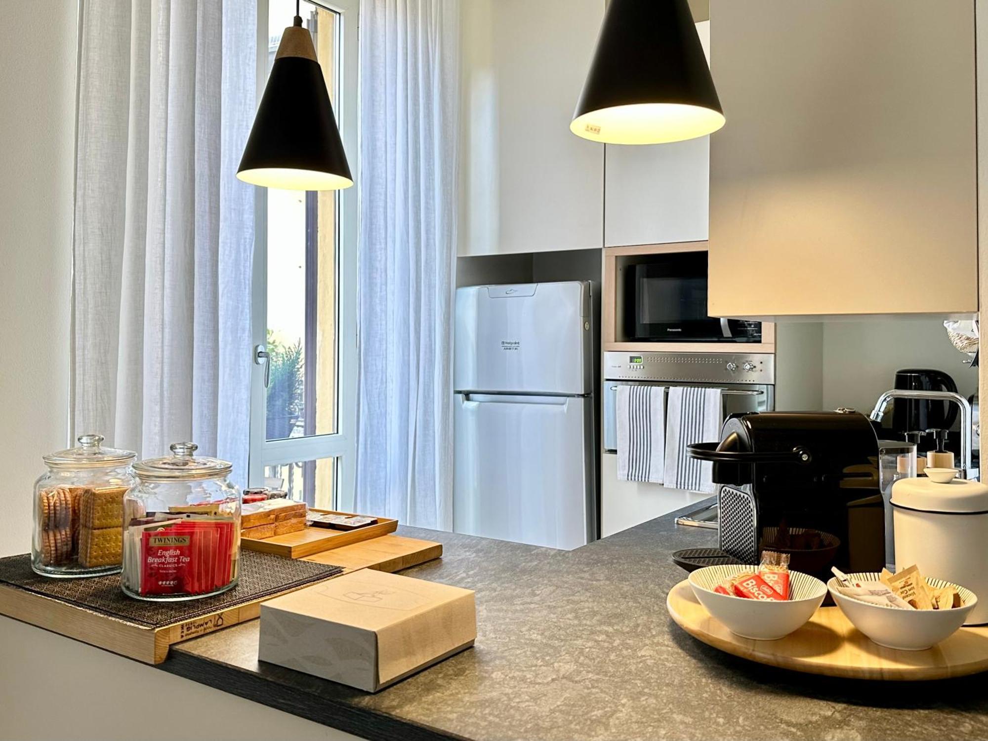Lily Pads -Elegant Apartment- In The City Center Mailand Exterior foto