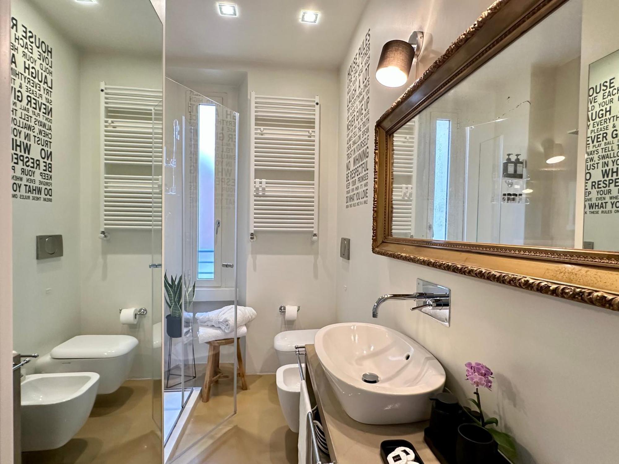 Lily Pads -Elegant Apartment- In The City Center Mailand Exterior foto